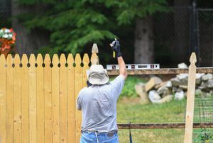 Ellendale Fence Repair and Installation MemphisHandyman Images Fence 2 300x202